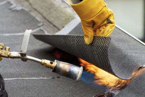 Flat roof repairing with roofing felt